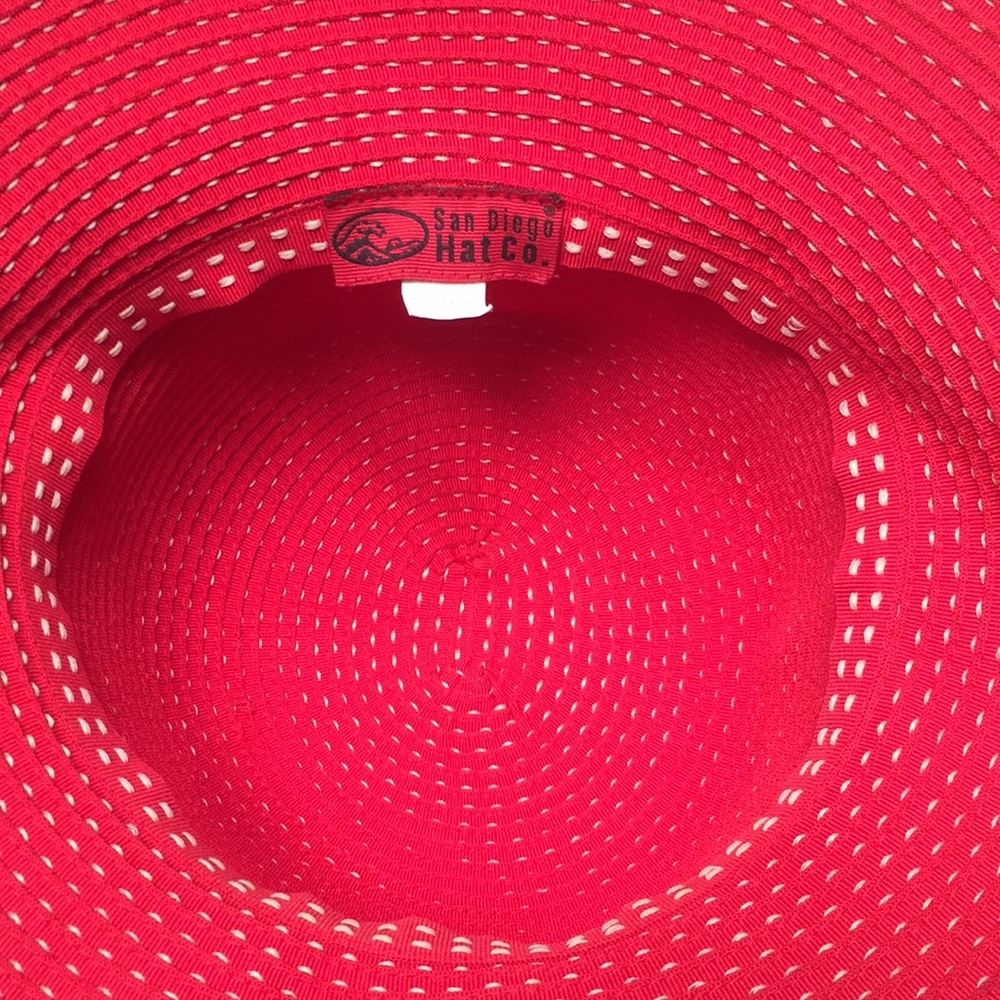 Bold red hat - Picture 3 of 4